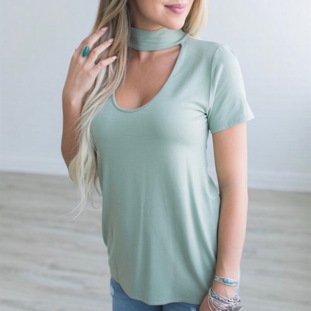 Green short sleeve top with cute cut out back